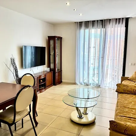 Apartment In With Pool And Parking